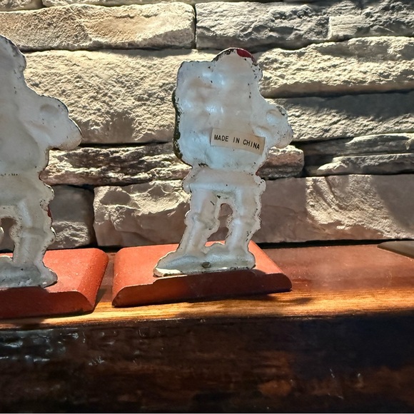 Vintage Cast Iron Santa Christmas Stocking Holders Set of 3 Mantle Hooks - Picture 9 of 9